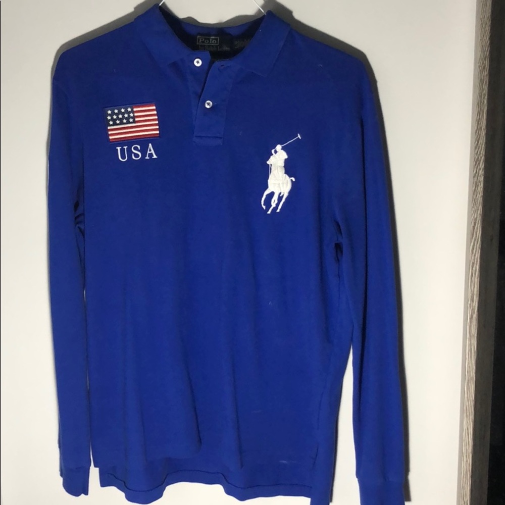 Long sleeve polo shirt collard.